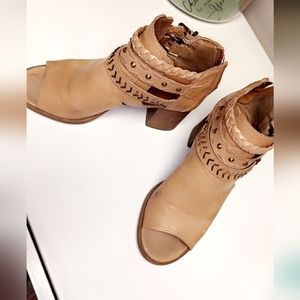 Sugar brand chunk heel ankle open toe boots